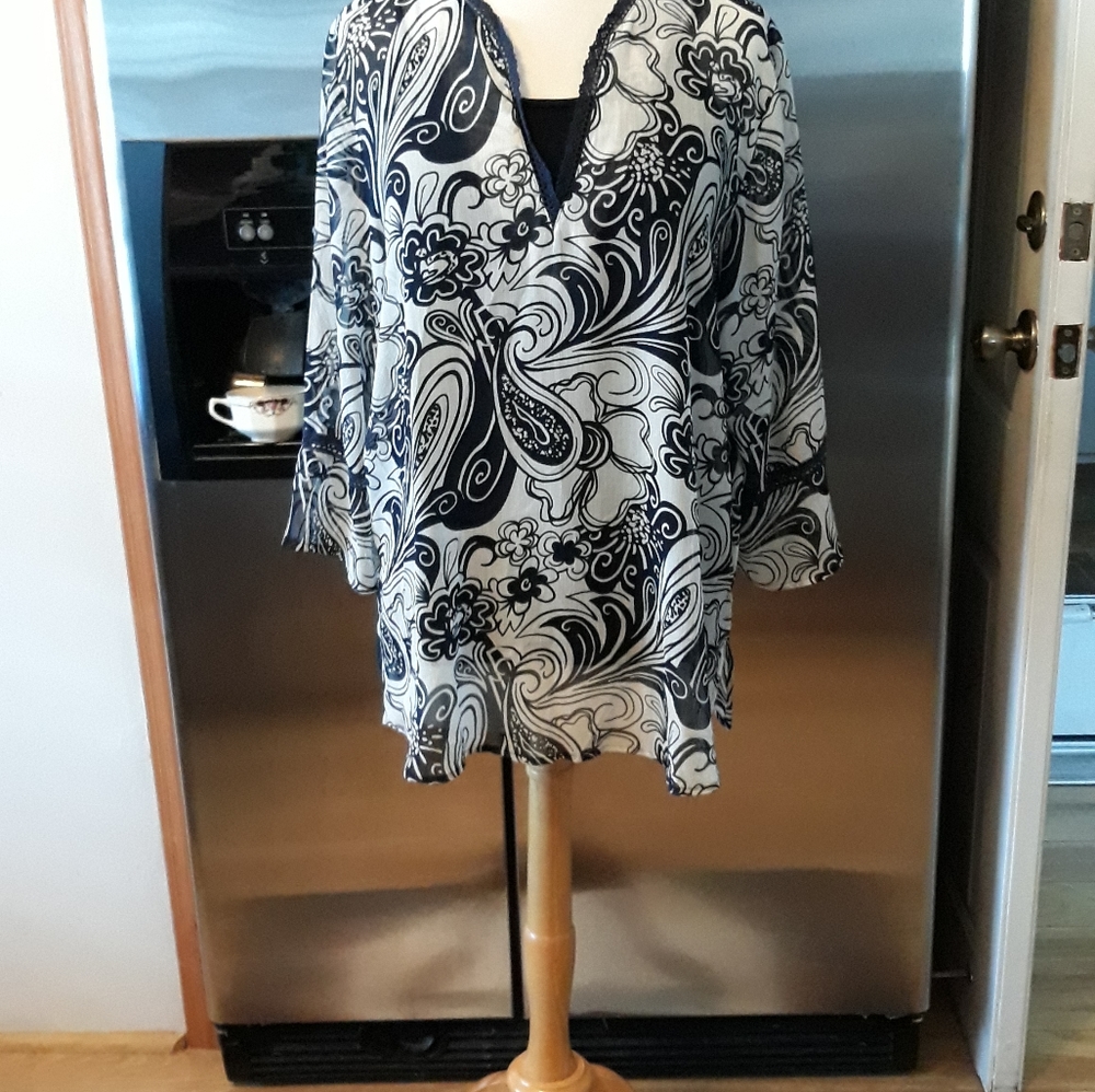 Susan Graver Top.  A92